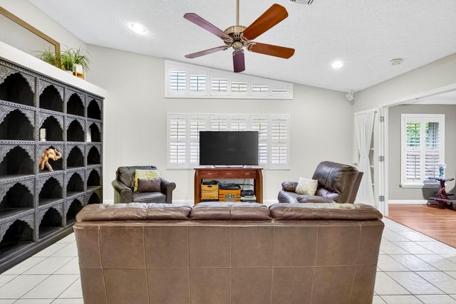 1210 Fairfax Ct, Weston, FL 33326