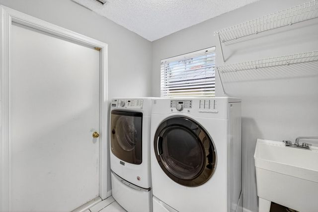 1210 Fairfax Ct, Weston, FL 33326