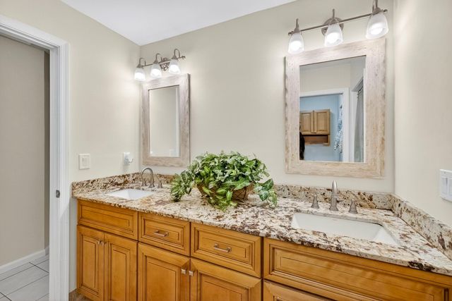 1210 Fairfax Ct, Weston, FL 33326
