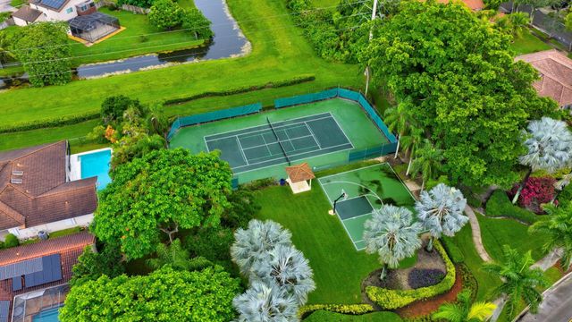 1210 Fairfax Ct, Weston, FL 33326