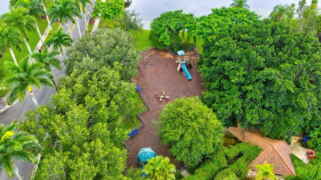 1210 Fairfax Ct, Weston, FL 33326