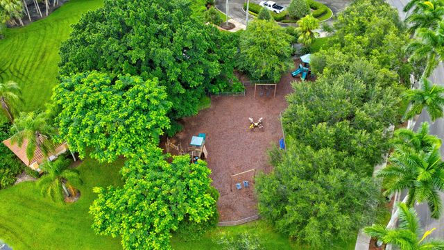 1210 Fairfax Ct, Weston, FL 33326