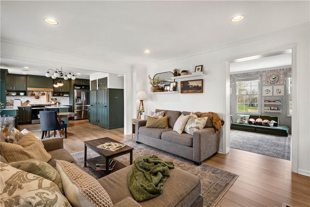 1024 Greenfield Dr, Cecil, PA 15317