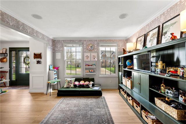 1024 Greenfield Dr, Cecil, PA 15317