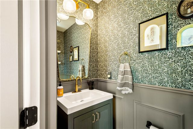 1024 Greenfield Dr, Cecil, PA 15317