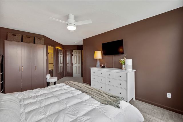 1024 Greenfield Dr, Cecil, PA 15317