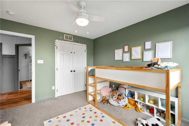 1024 Greenfield Dr, Cecil, PA 15317