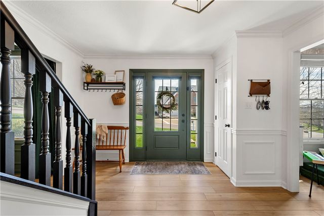 1024 Greenfield Dr, Cecil, PA 15317