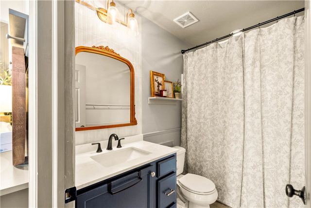 1024 Greenfield Dr, Cecil, PA 15317