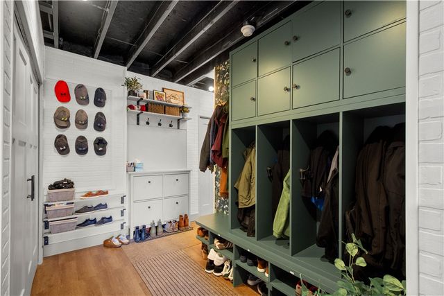 1024 Greenfield Dr, Cecil, PA 15317