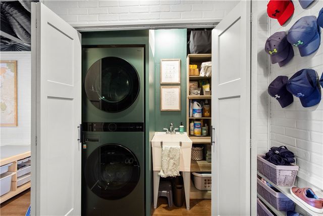 1024 Greenfield Dr, Cecil, PA 15317