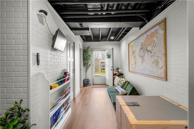 1024 Greenfield Dr, Cecil, PA 15317