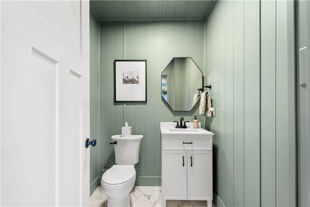 1024 Greenfield Dr, Cecil, PA 15317