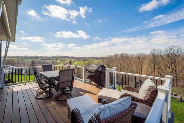 1024 Greenfield Dr, Cecil, PA 15317