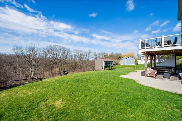 1024 Greenfield Dr, Cecil, PA 15317