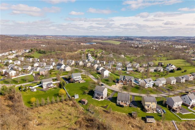 1024 Greenfield Dr, Cecil, PA 15317