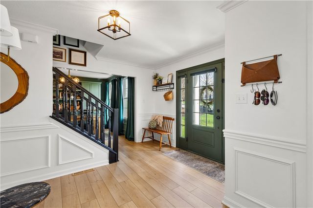 1024 Greenfield Dr, Cecil, PA 15317