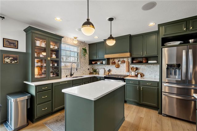 1024 Greenfield Dr, Cecil, PA 15317