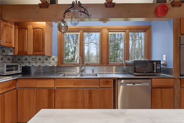 40 North Country Club Drive, Pittsford, NY 14618