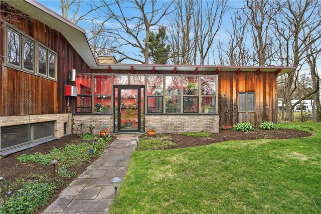 40 North Country Club Drive, Pittsford, NY 14618