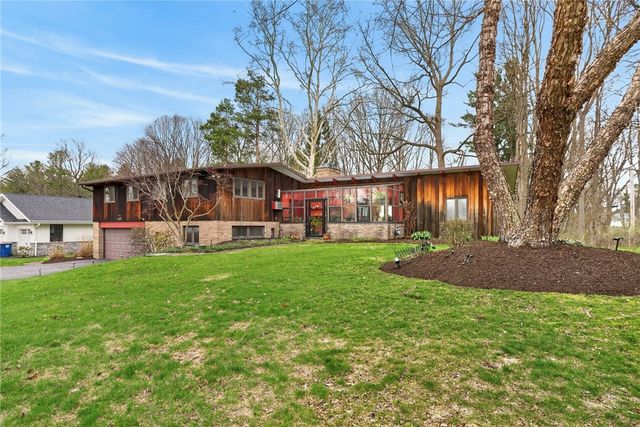 40 North Country Club Drive, Pittsford, NY 14618