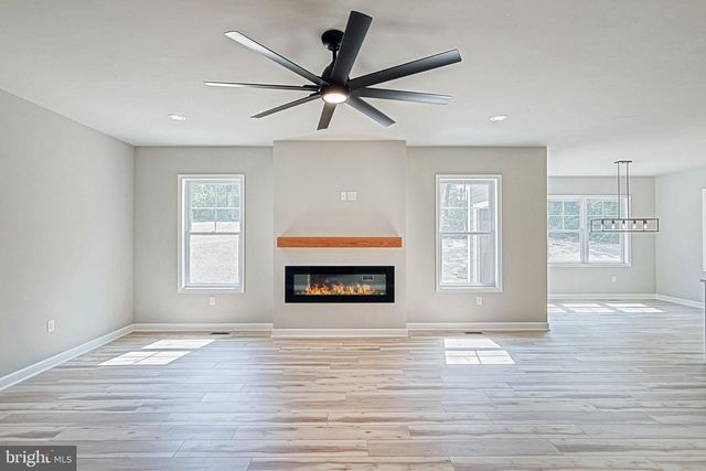 25 S ORCHARD VIEW DR, Hanover, PA 17331