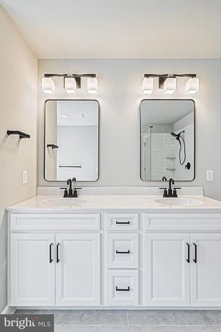 25 S ORCHARD VIEW DR, Hanover, PA 17331
