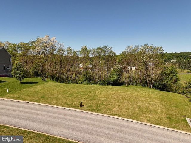 25 S ORCHARD VIEW DR, Hanover, PA 17331
