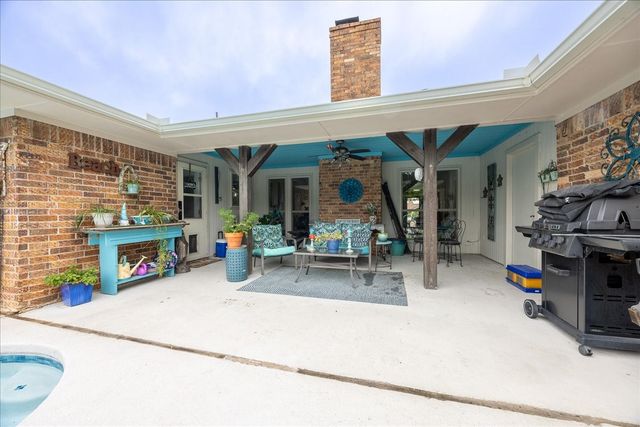 2223 Valley Mill, Carrollton, TX 75006