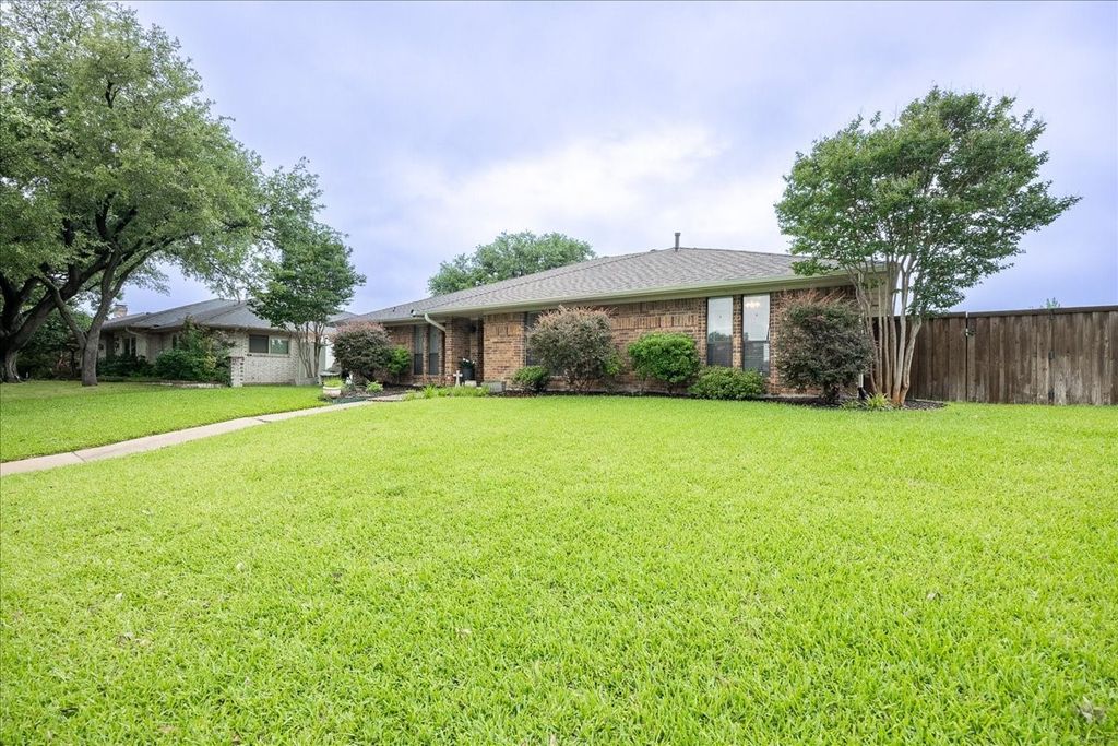 2223 Valley Mill, Carrollton, TX 75006