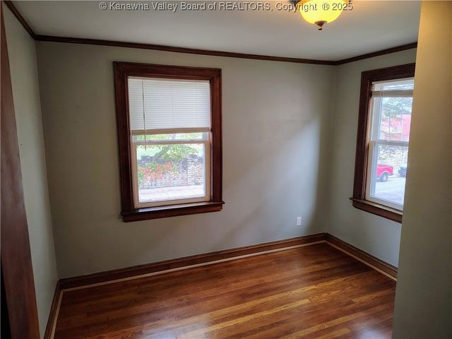 102 3rd Avenue, South Charleston, WV 25301