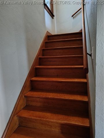 102 3rd Avenue, South Charleston, WV 25301