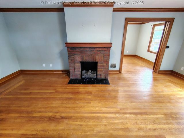 102 3rd Avenue, South Charleston, WV 25301