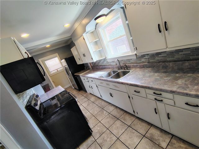 102 3rd Avenue, South Charleston, WV 25301