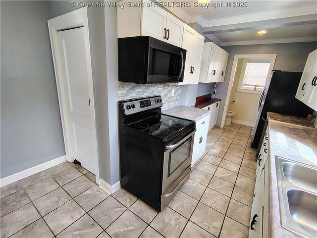 102 3rd Avenue, South Charleston, WV 25301