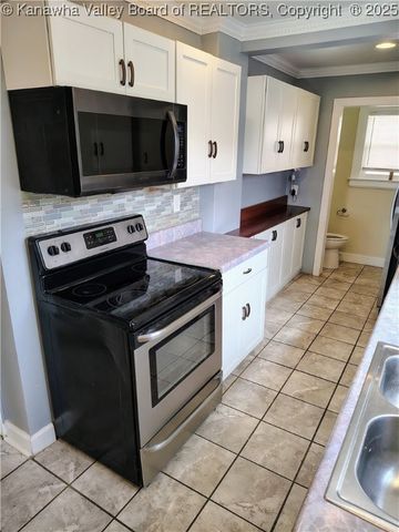 102 3rd Avenue, South Charleston, WV 25301