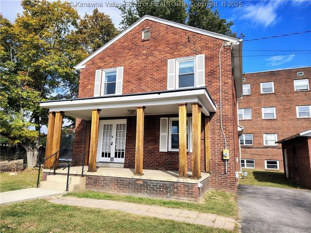 102 3rd Avenue, South Charleston, WV 25301