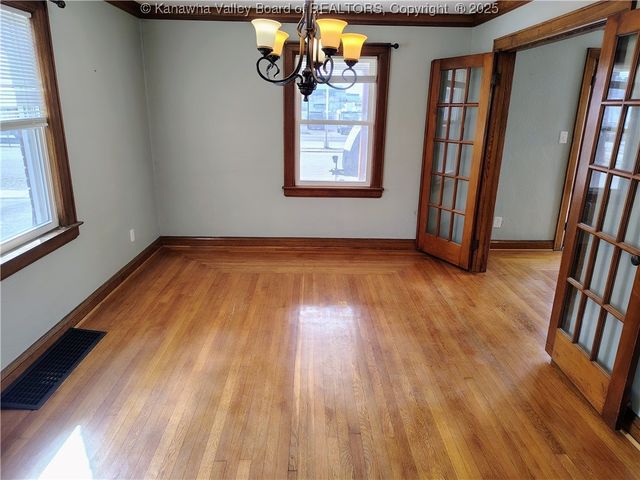 102 3rd Avenue, South Charleston, WV 25301