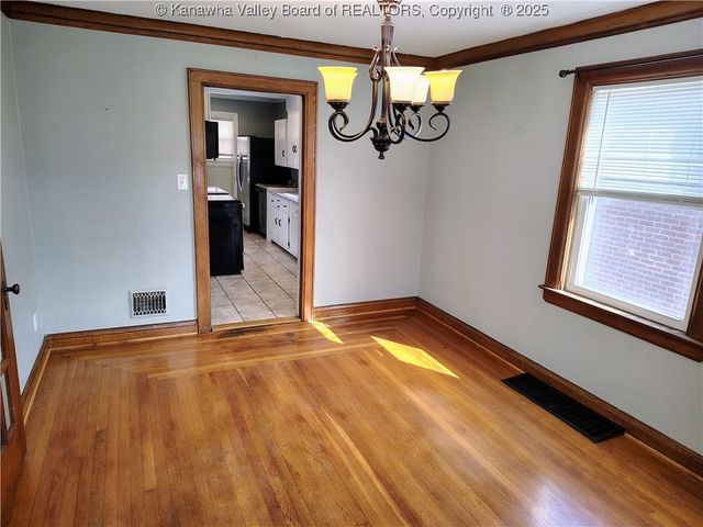 102 3rd Avenue, South Charleston, WV 25301