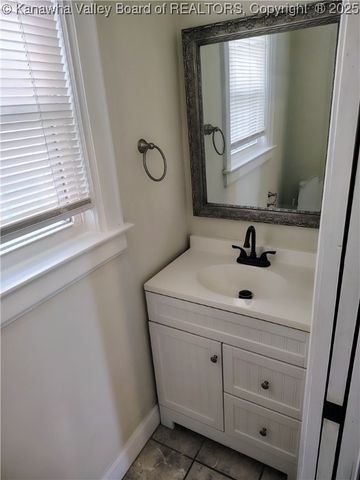 102 3rd Avenue, South Charleston, WV 25301