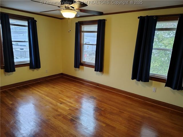 102 3rd Avenue, South Charleston, WV 25301