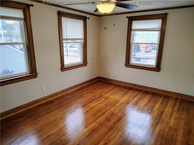 102 3rd Avenue, South Charleston, WV 25301