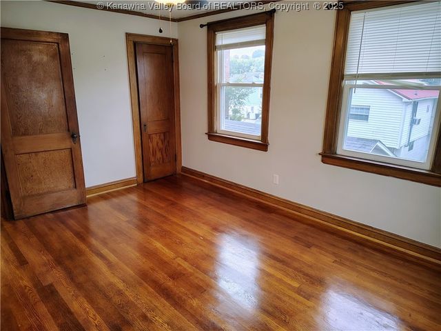 102 3rd Avenue, South Charleston, WV 25301