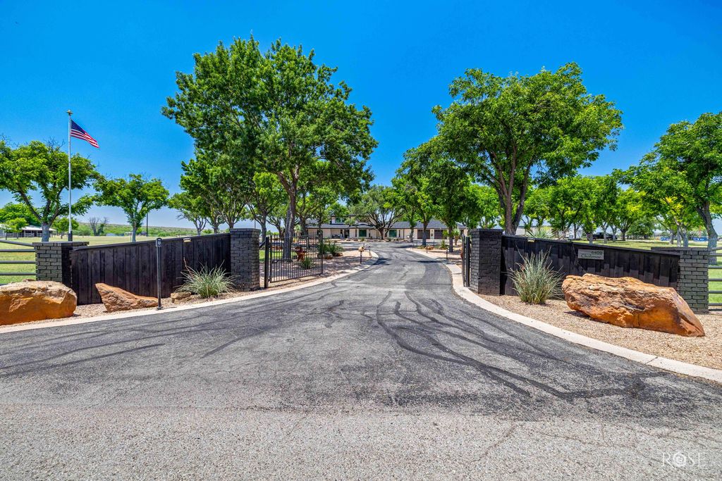 Image 1 of property listing at 6402 Chalimar Road, San Angelo, TX 76904