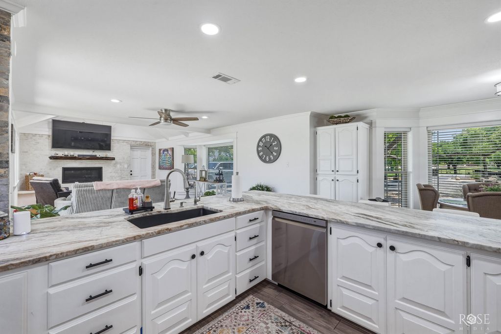 Image 15 of property listing at 6402 Chalimar Road, San Angelo, TX 76904
