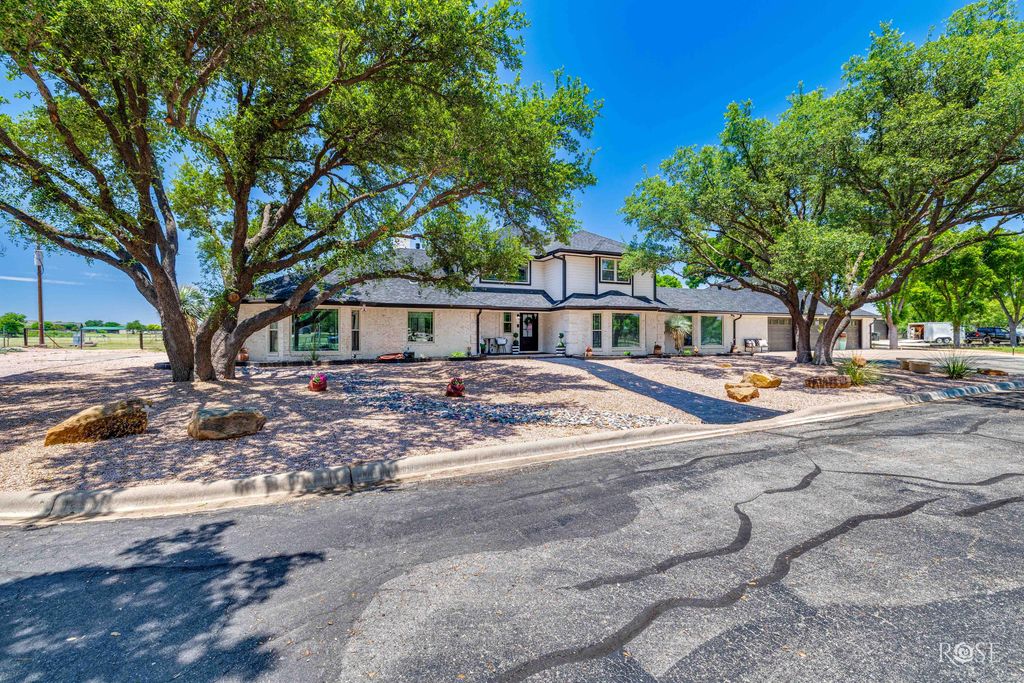 Image 4 of property listing at 6402 Chalimar Road, San Angelo, TX 76904