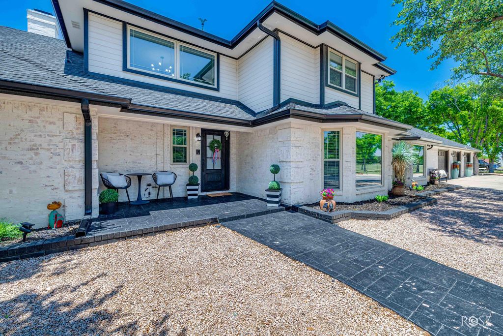Image 7 of property listing at 6402 Chalimar Road, San Angelo, TX 76904