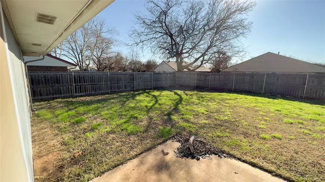 808 SE 13th Street, Moore, OK 73160