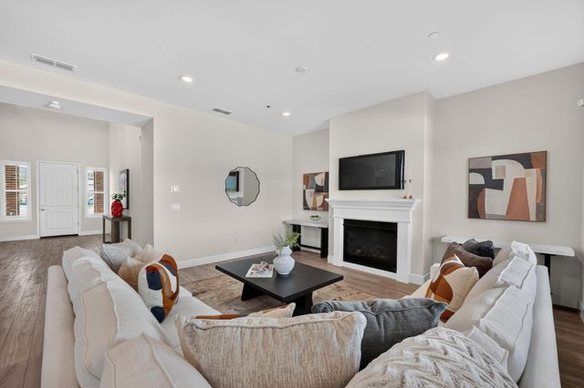 947 Greeley Ct, Cameron Park, CA 95682