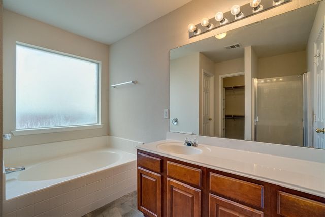 9804 Westmere Lane, Fort Worth, TX 76108